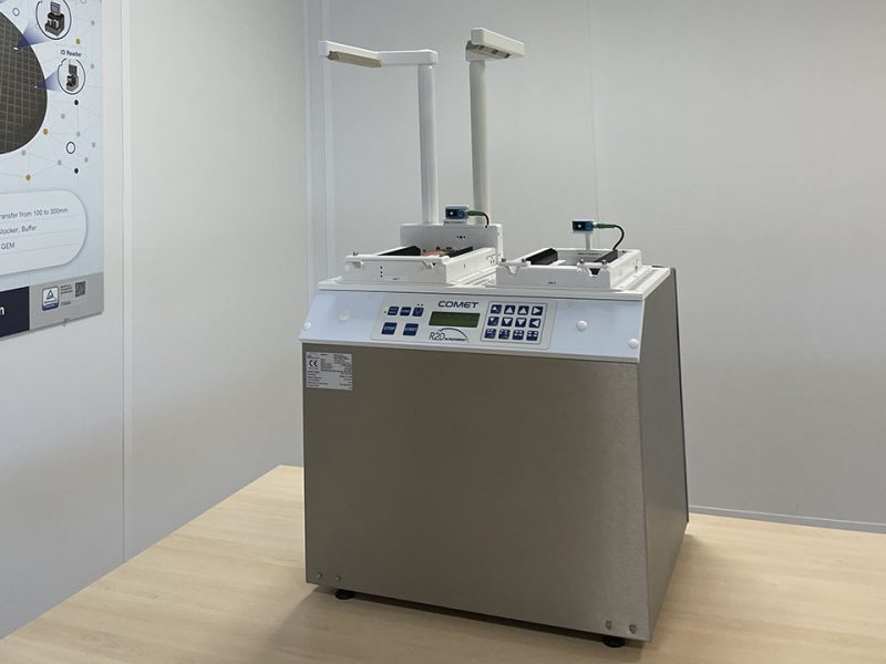 Image of COMET 2 STATION from R2D that transfers 3″ to 12″ wafer batches (1-25 wafers) between cassettes or from cassette to boat.